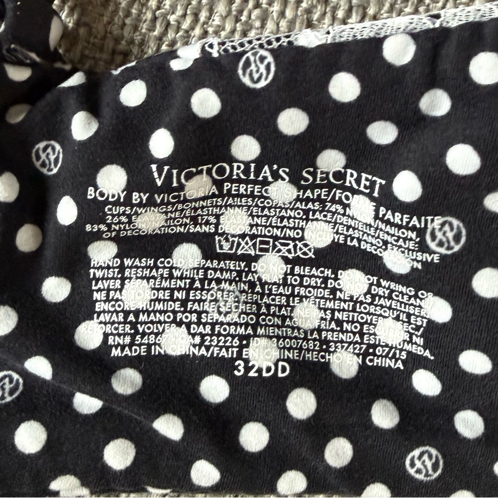 2 Victoria's Secret Bras for a great price!🎁
Each $10, both $18 - Picture 4 of 16